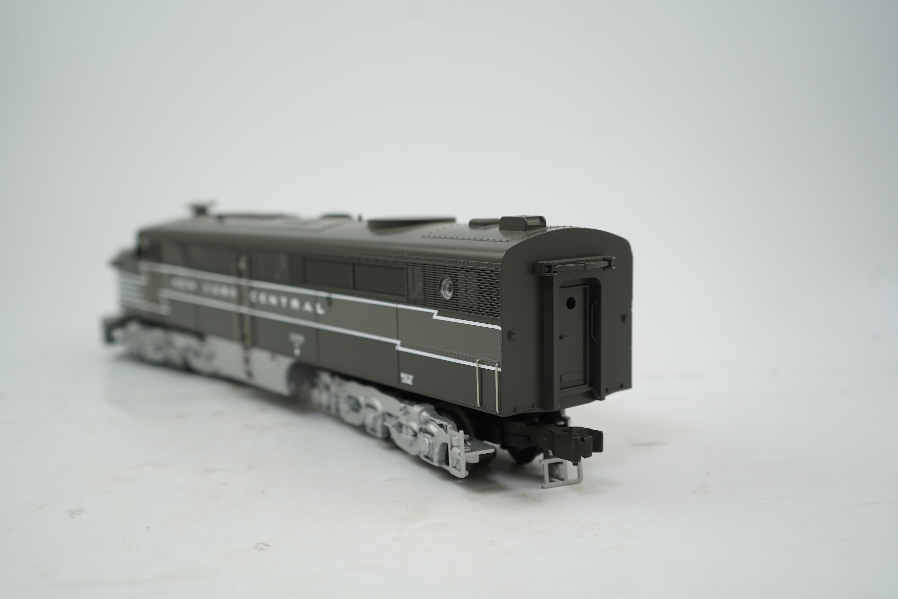 An 0 Gauge Lionel model of Alco PA-1 New York Central 2000, A1A-A1A diesel locomotive, powered for free rail operation, with owner’s manual.